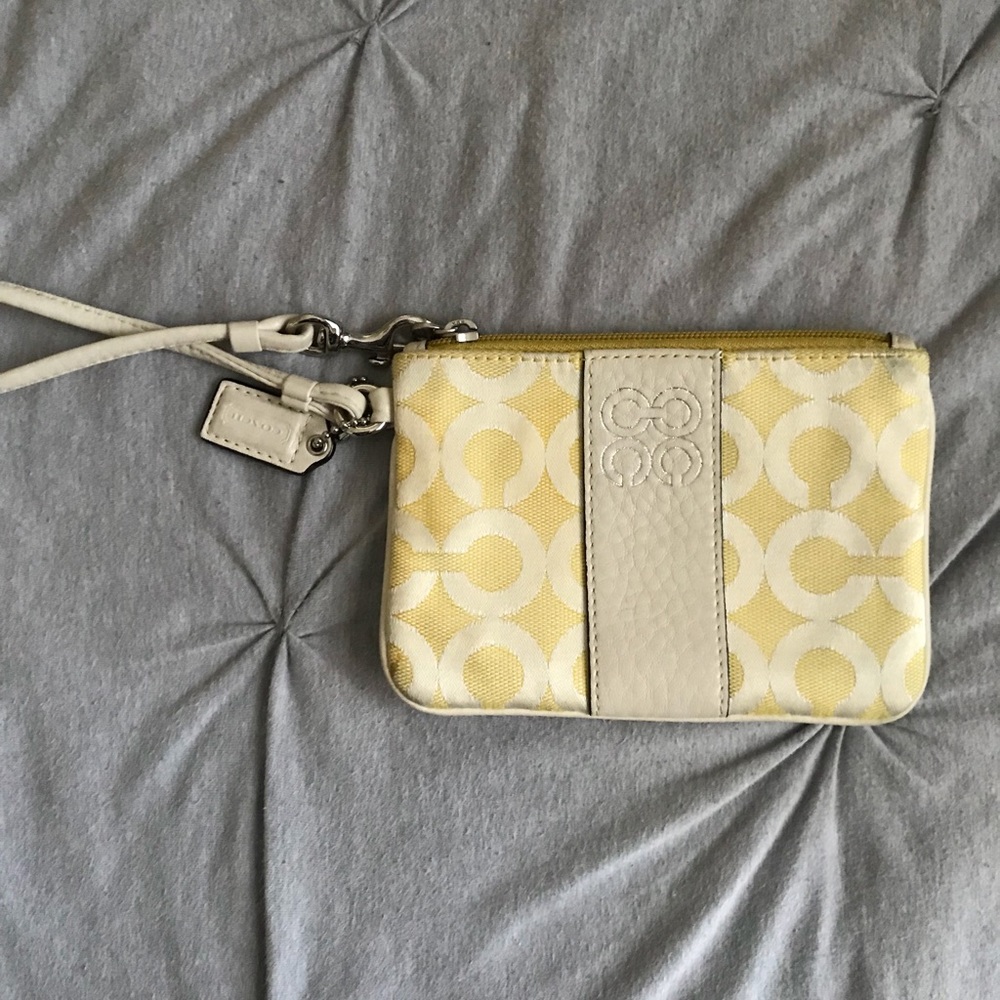sold COACH / pale yellow wristlet - Picture 2 of 6
